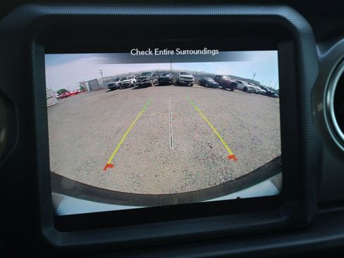 Used 2020 Jeep Wrangler Unlimited Sahara AWD/4WD image 20