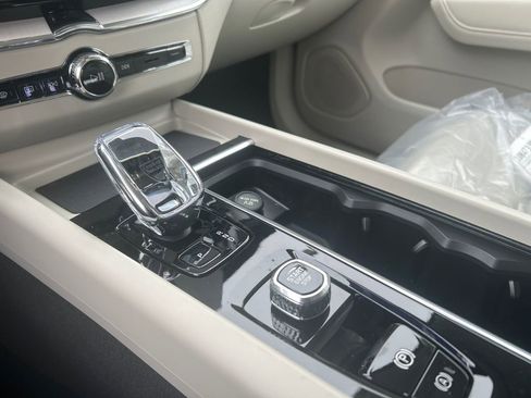 New 2026 Volvo XC60 T8 Ultra w/ Protection Package Premier AWD/4WD image 19