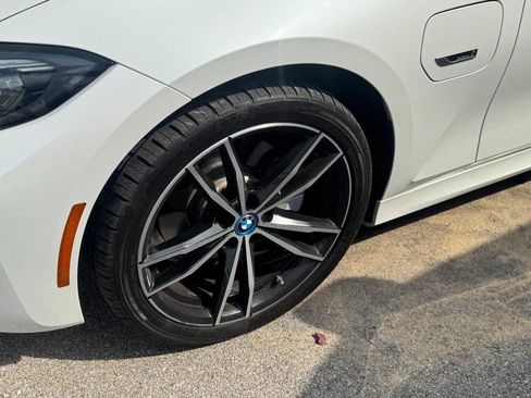 Used 2022 BMW 330e xDrive w/ M Sport Package AWD/4WD image 4