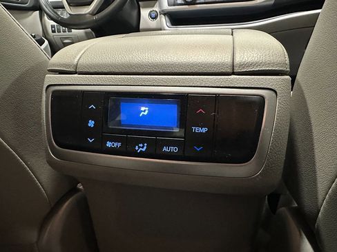 Used 2019 Toyota Highlander Limited image 17