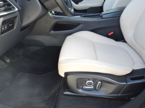 Used 2020 Jaguar F-PACE Premium image 11