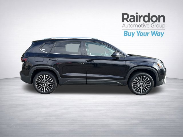 Used 2025 Volkswagen Taos SE FWD image 8