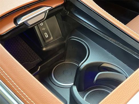 Used 2025 Mercedes-Benz GLC 300 4MATIC image 40