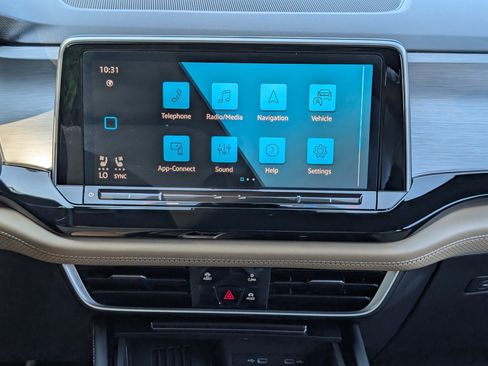 Used 2025 Volkswagen Atlas Cross Sport SE FWD image 25