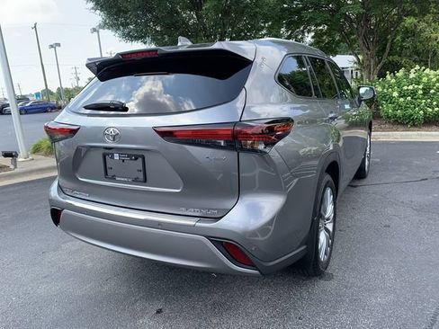 Certified 2026 Toyota Highlander Platinum AWD/4WD image 8