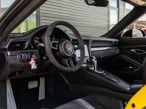 Certified 2018 Porsche 911 GT3 RWD image 4