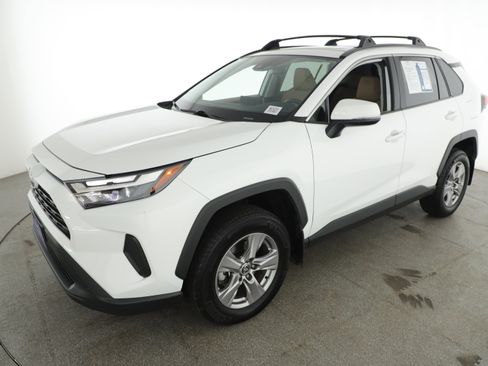 Used 2023 Toyota RAV4 XLE w/ Convenience Package image 3