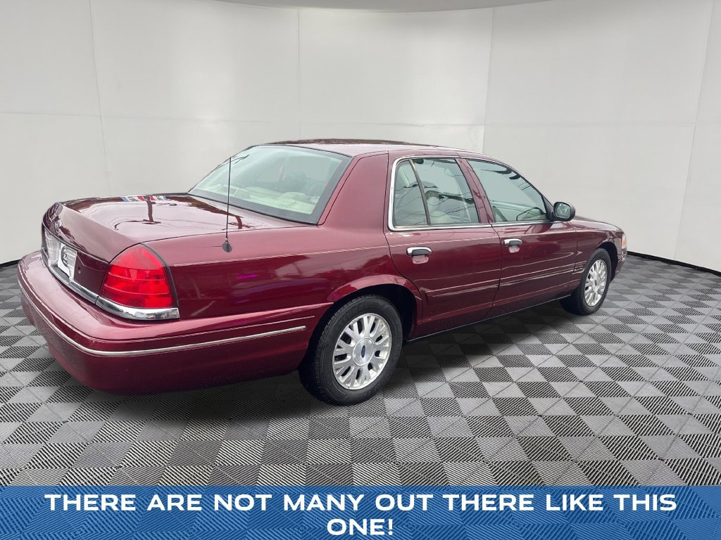 Used 2005 Ford Crown Victoria LX RWD image 6