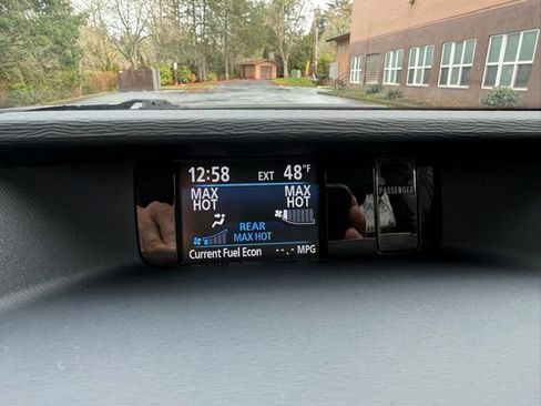 Used 2013 Toyota Sienna XLE w/ Premium Pkg image 14