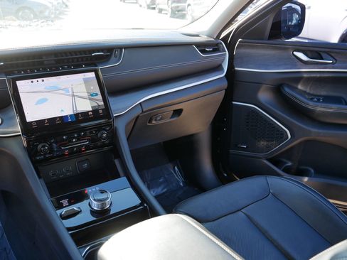 Used 2023 Jeep Grand Cherokee L Limited w/ Luxury Tech Group II image 22