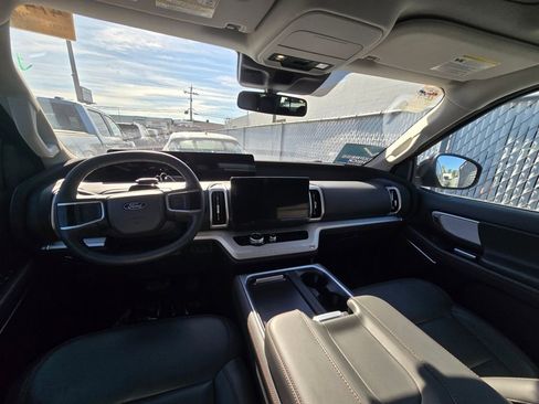 Used 2025 Ford Expedition Max Active image 18