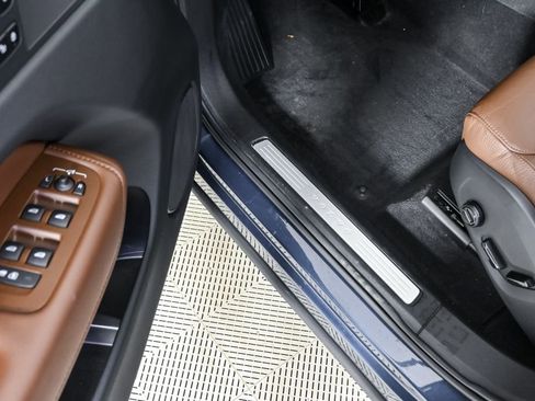 Certified 2023 Volvo XC60 B5 Plus w/ Climate Package image 9