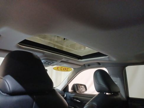 Used 2023 Toyota Highlander XLE image 16