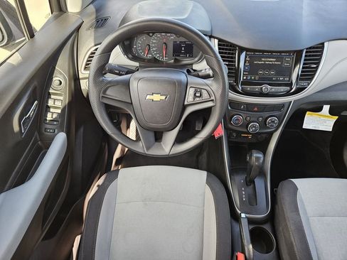 Used 2018 Chevrolet Trax LS FWD image 30