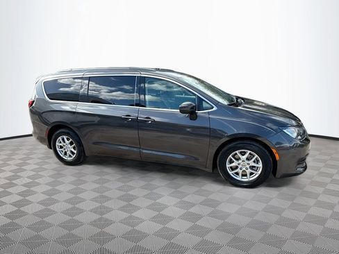 Used 2021 Chrysler Voyager Lxi image 5