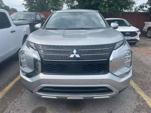 Used 2024 Mitsubishi Outlander SE AWD/4WD image 3