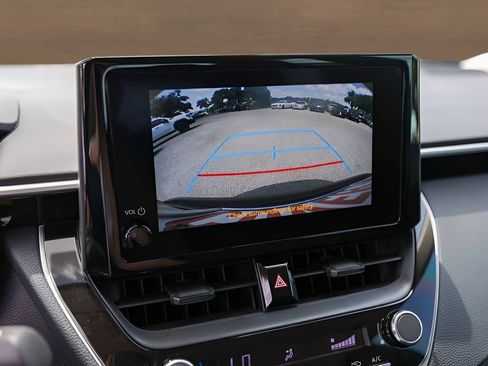 Used 2025 Toyota Corolla LE FWD image 16