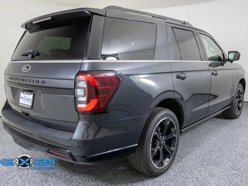 Used 2024 Ford Expedition Limited AWD/4WD image 7