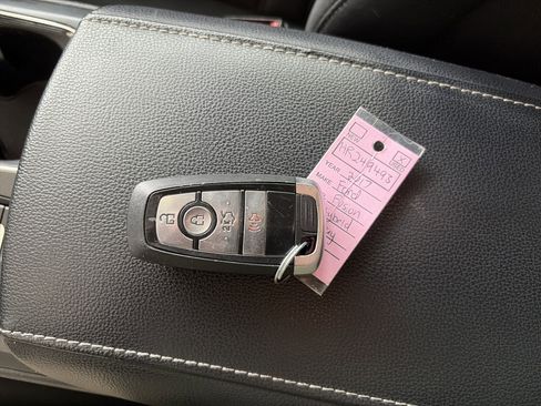 Used 2017 Ford Fusion SE image 41