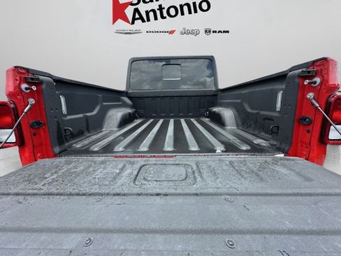 Used 2024 Jeep Gladiator Sport AWD/4WD image 28