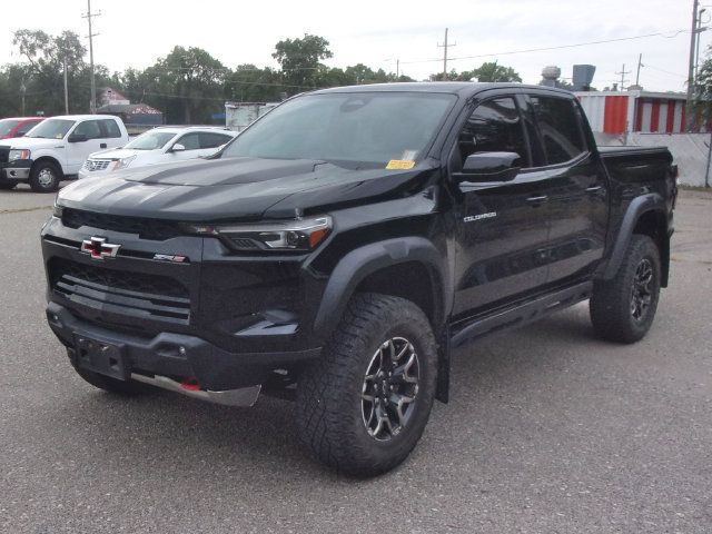 Used 2023 Chevrolet Colorado ZR2 w/ ZR2 Convenience Package III AWD/4WD image 3