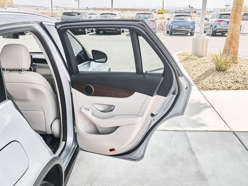 Used 2022 Mercedes-Benz GLC 300 w/ Premium Package Lite image 11
