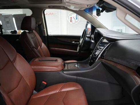 Used 2019 Cadillac Escalade Premium Luxury AWD/4WD image 25