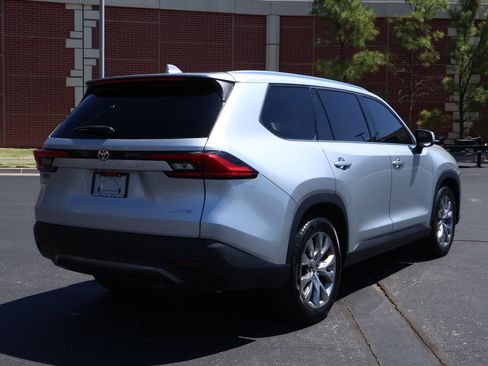 Used 2024 Toyota Grand Highlander Limited image 35