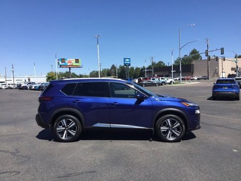 Used 2022 Nissan Rogue SL w/ SL Premium Package image 2