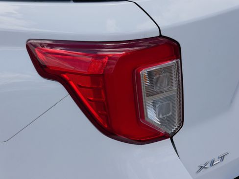 Certified 2020 Ford Explorer XLT w/ Equipment Group 202A AWD/4WD image 17