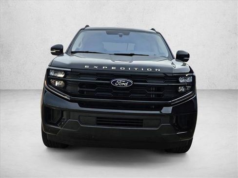 Used 2025 Ford Expedition Active RWD image 2