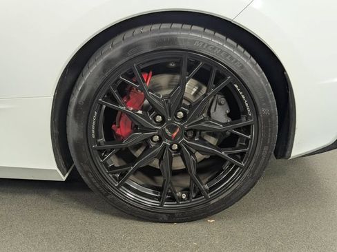 Used 2024 Chevrolet Corvette Stingray Premium Conv w/ Z51 Performance Package RWD image 17
