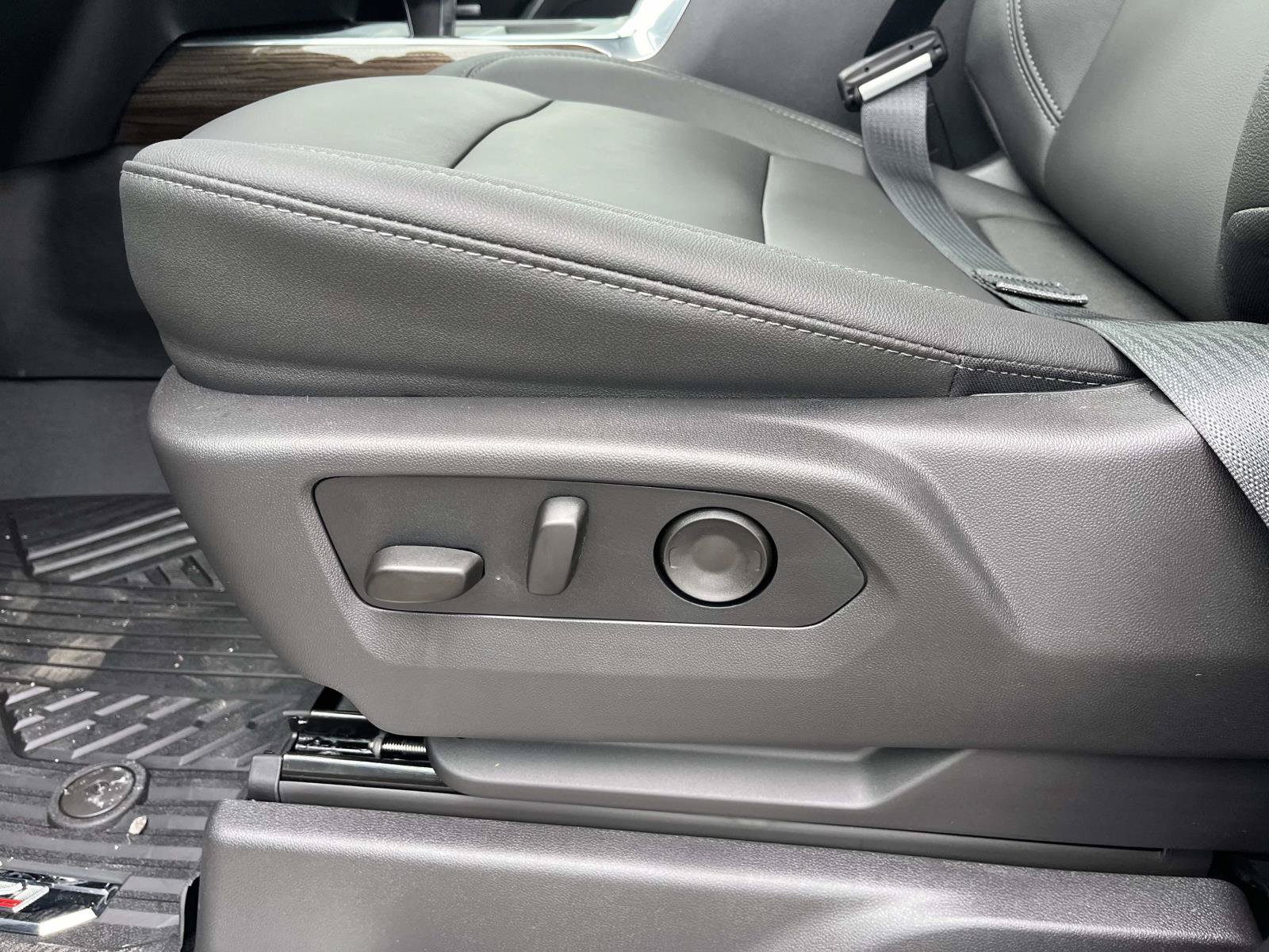 New 2026 Chevrolet Silverado 1500 RST w/ RST All Star Premium Package AWD/4WD image 14