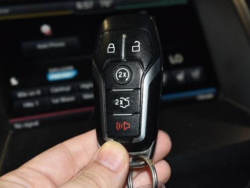 Used 2015 Ford Edge Titanium w/ Equipment Group 301A AWD/4WD image 18