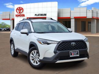 Used 2022 Toyota Corolla Cross LE image 1