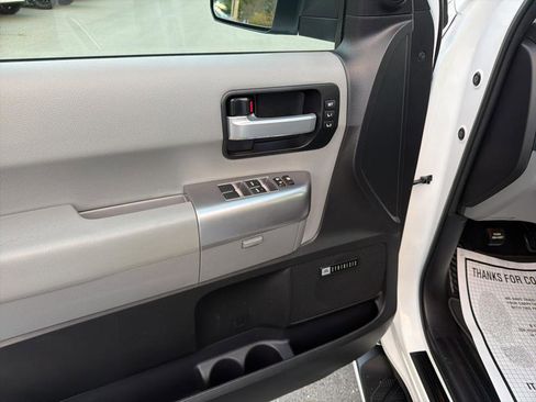 Used 2019 Toyota Sequoia Limited w/ Safety & Convenience Package image 10