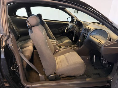 Used 2001 Ford Mustang GT RWD image 25