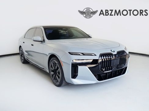 Used 2025 BMW 740i w/ Premium Package RWD image 1