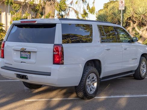 Used 2019 Chevrolet Suburban LT image 12