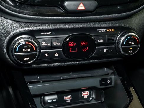 Certified 2022 Kia Soul GT-Line FWD image 20