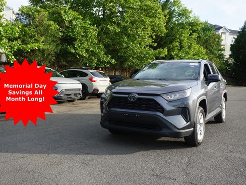 Used 2021 Toyota RAV4 LE AWD/4WD image 1