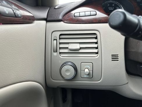 Used 2009 Buick Lucerne CXL w/ Driver Confidence Package FWD image 31