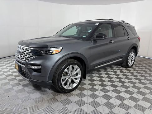 Used 2023 Ford Explorer Platinum w/ Technology Package AWD/4WD image 3