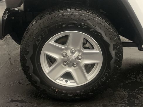 Used 2021 Jeep Gladiator Sport AWD/4WD image 25