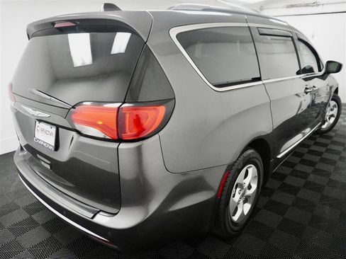 Used 2017 Chrysler Pacifica Touring-L Plus image 8