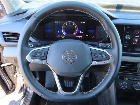 Used 2022 Volkswagen Taos SE image 4