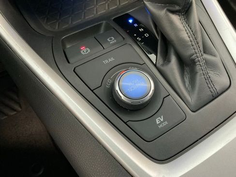 Used 2024 Toyota RAV4 XSE AWD/4WD image 18