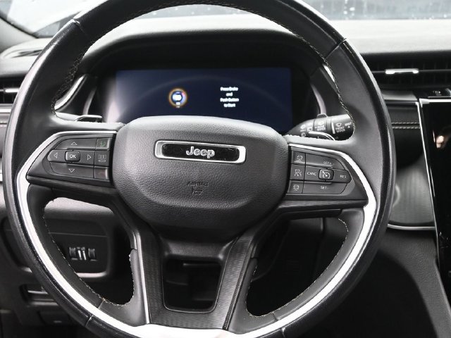 Used 2024 Jeep Grand Cherokee Laredo AWD/4WD image 28