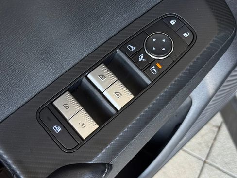 Used 2025 Mitsubishi Outlander SE FWD image 29