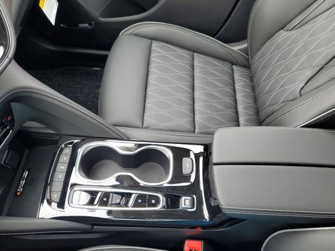 Used 2023 Buick Envision Avenir image 23